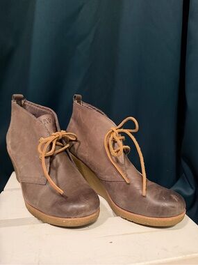 Sperry Taupe Lace-Up Wedge Ankle Boots